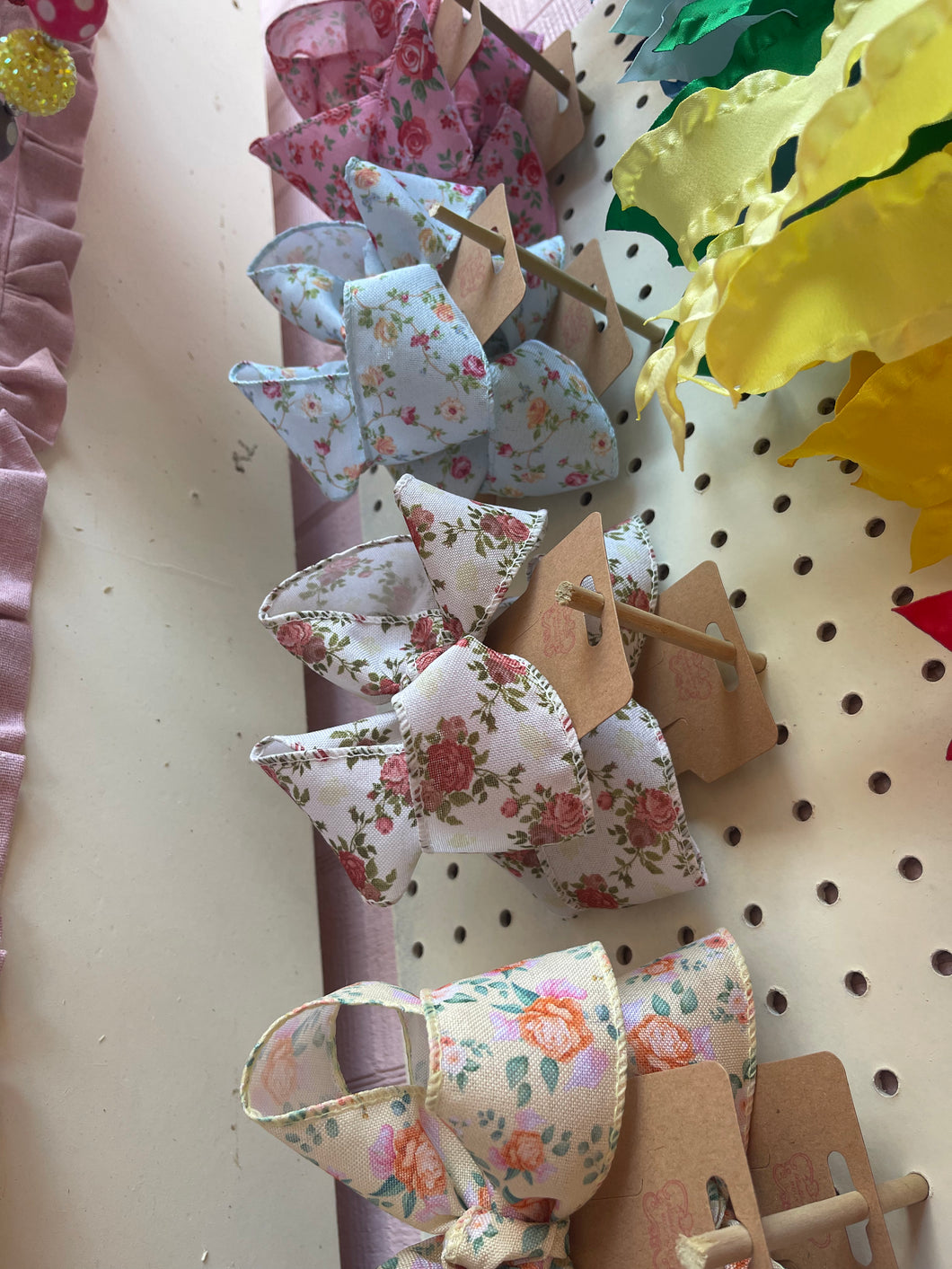 Floral single stacked bow